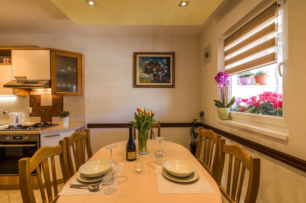 Apartment Many พูลา ภายนอก รูปภาพ